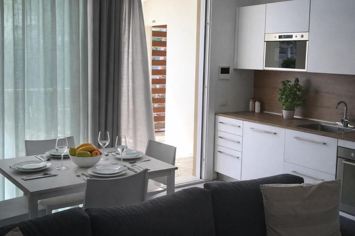 Lido With Pool Balcony & Nearby Appartamento